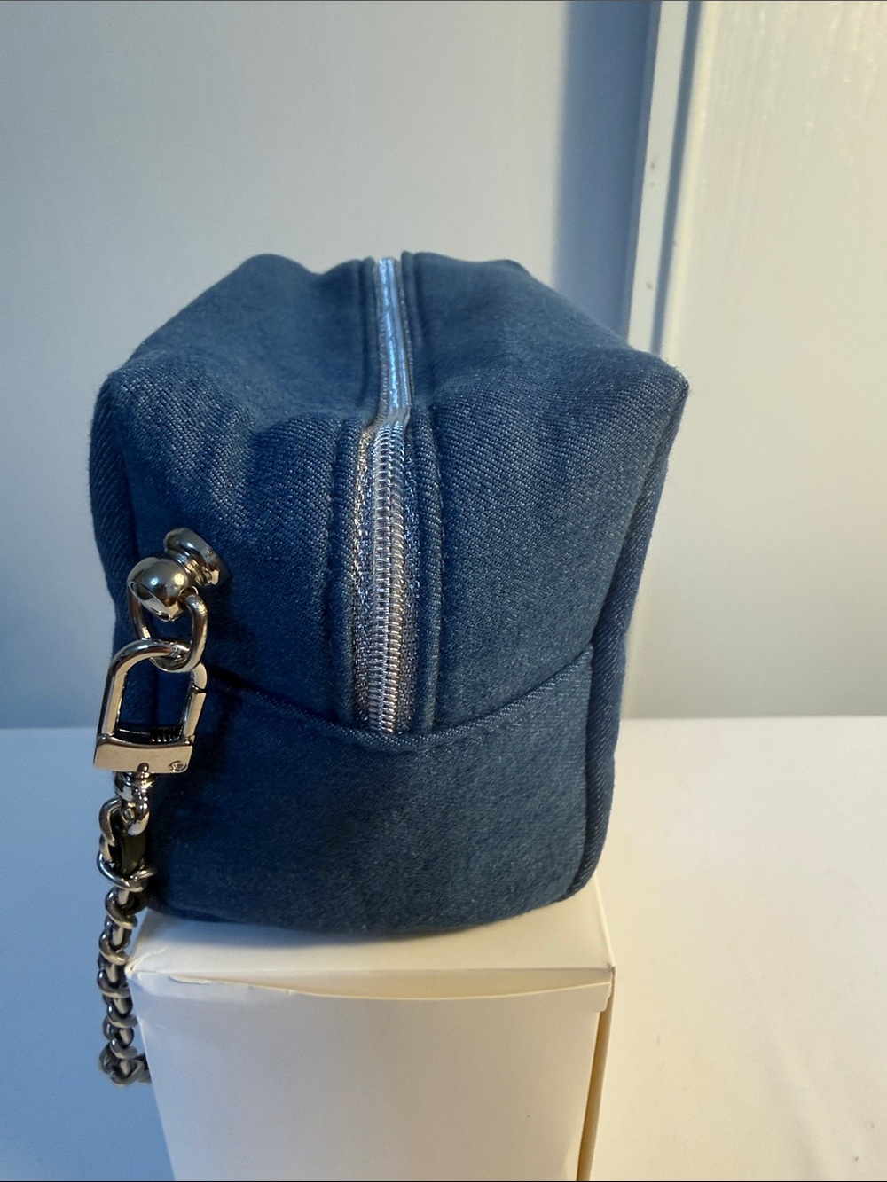 Dior Denim Crossbody Bag with Interwoven Chain Strap Pouch Bag - Picture 4 of 7